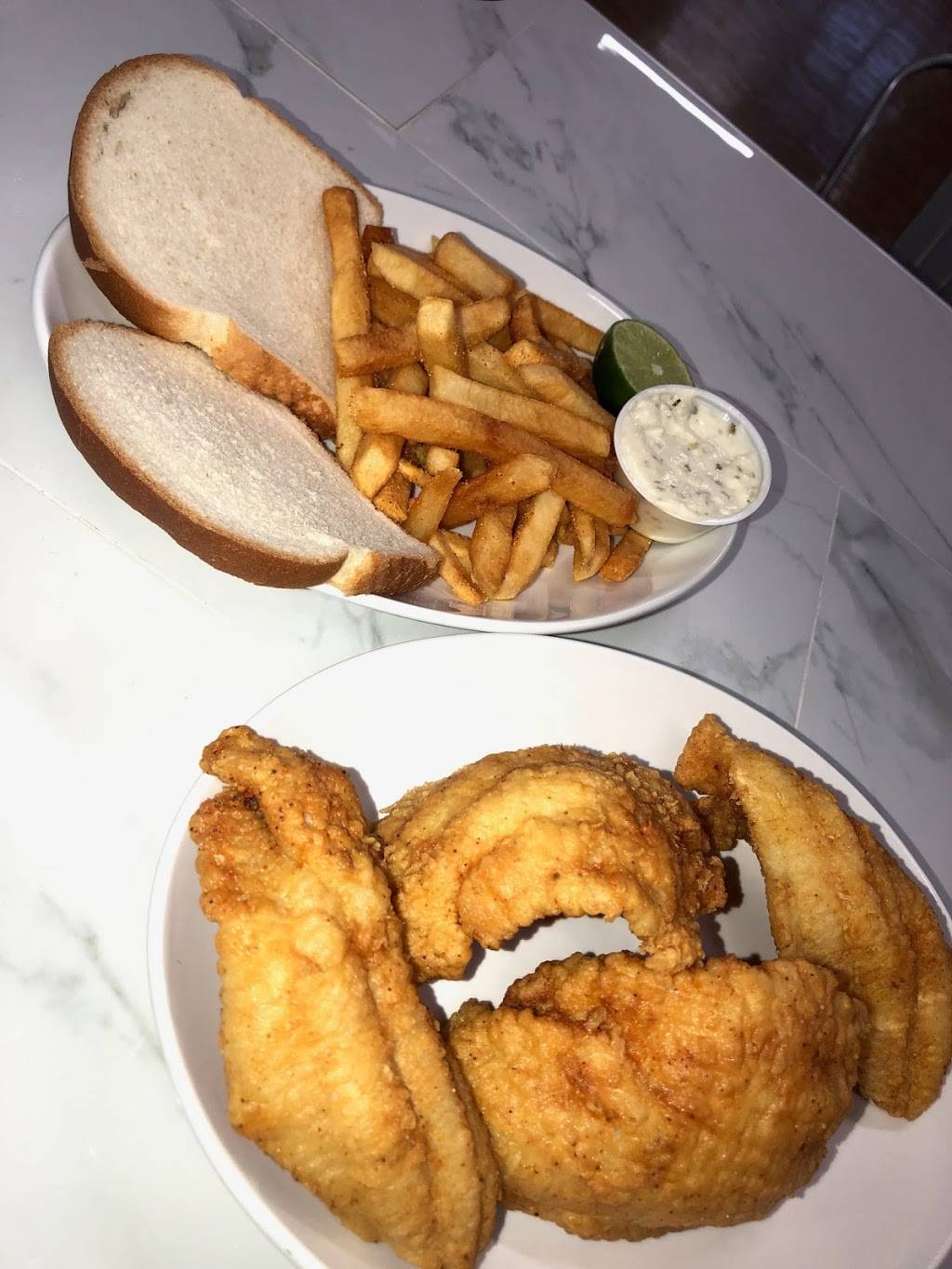 Memphis Hot Wings | restaurant | 10102 Lorain Ave, Cleveland, OH 44111, USA | 2166752010 OR +1 216-675-2010