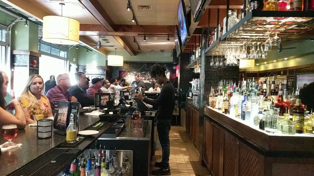 Bar Louie | night club | 320 23rd St S, Arlington, VA 22202, USA | 5713027420 OR +1 571-302-7420