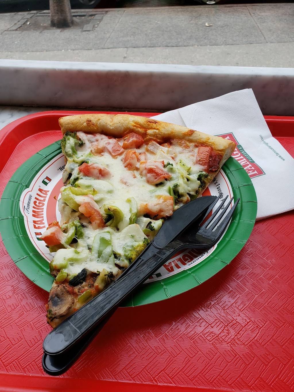 Famous Famiglia Pizzeria | restaurant | 734 Amsterdam Ave, New York, NY 10025, USA | 2128647193 OR +1 212-864-7193