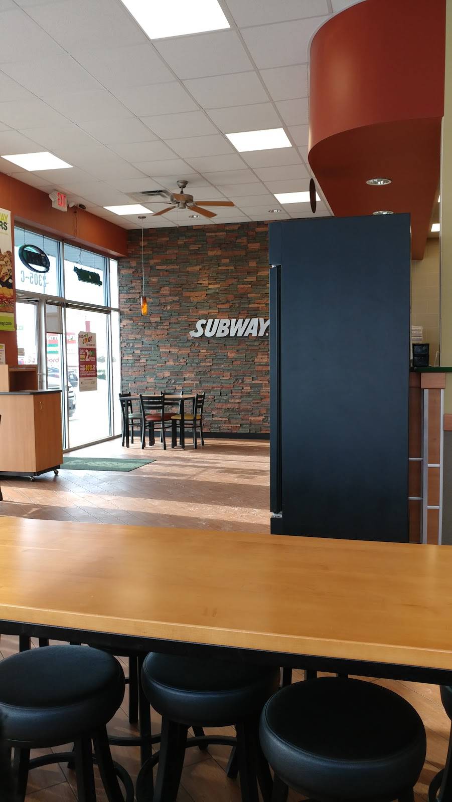 Subway Restaurants | restaurant | 2305 Main St, Highland, IN 46322, USA | 2192376139 OR +1 219-237-6139