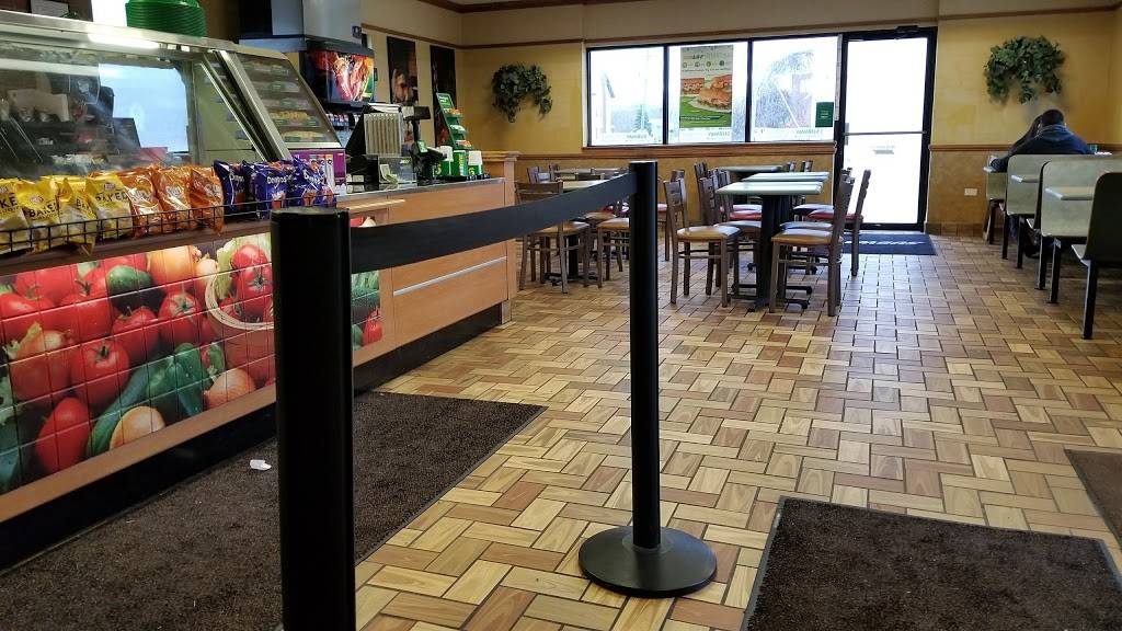 Subway | restaurant | 400 E Church St, Sandwich, IL 60548, USA | 8157862940 OR +1 815-786-2940