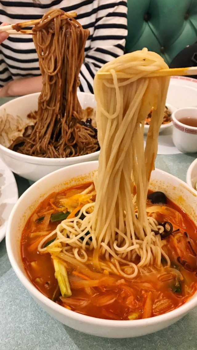 Young King | restaurant | 3100 W Olympic Blvd, Los Angeles, CA 90006, USA | 2134876154 OR +1 213-487-6154