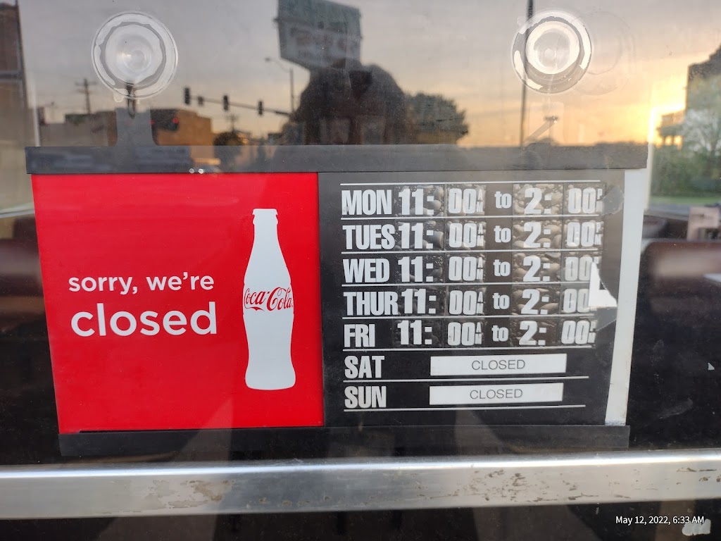 Taylors Drive In | restaurant | 139 Memorial Plaza, Springfield, MO 65806, USA | 4178623278 OR +1 417-862-3278