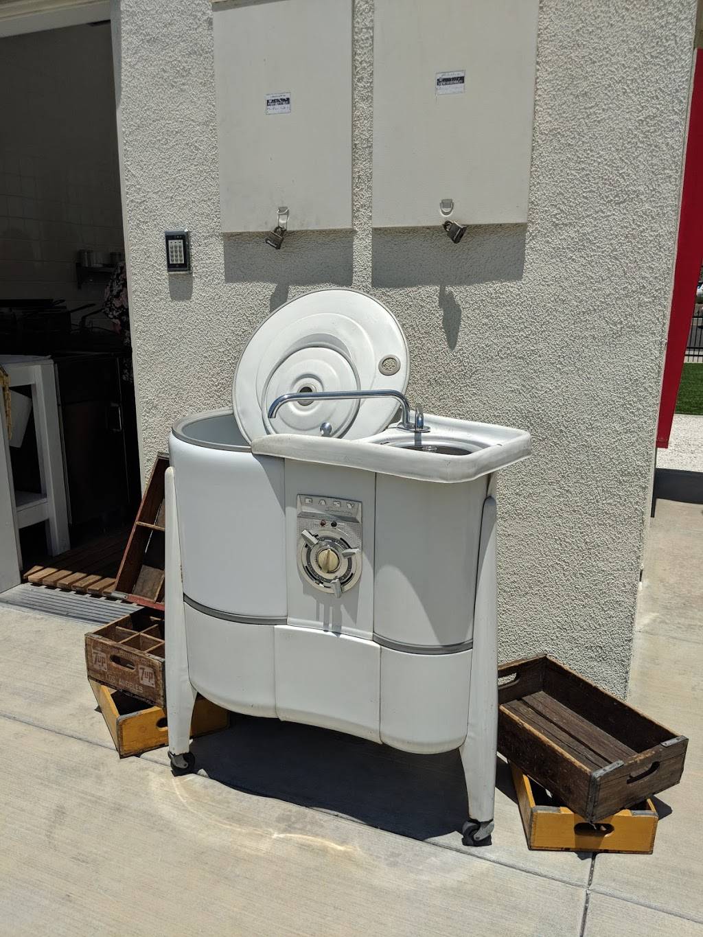 The Original In-N-Out Burger | restaurant | 13766 Francisquito Ave, Baldwin Park, CA 91706, USA | 8007861000 OR +1 800-786-1000