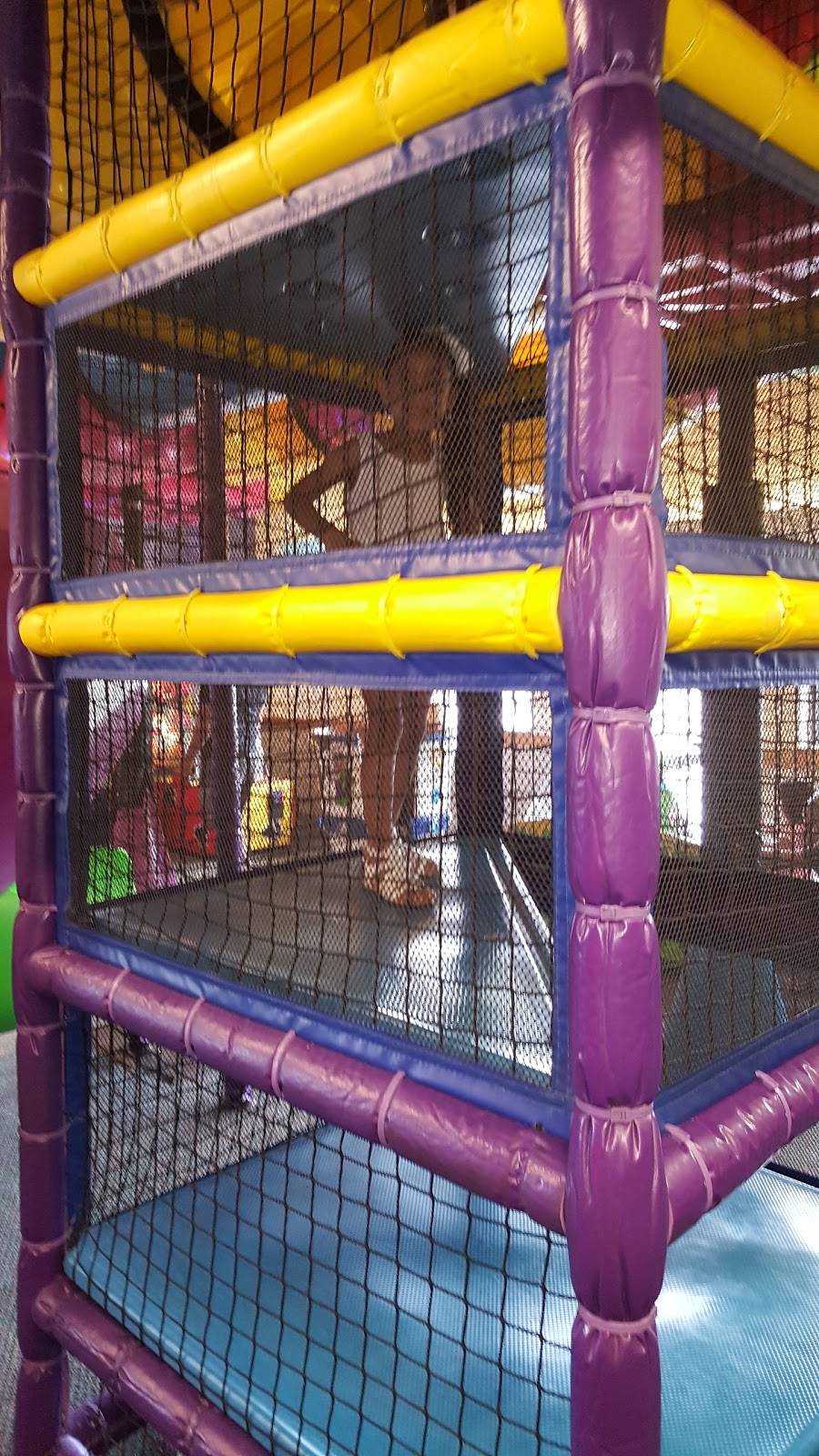 Chuck E. Cheeses | restaurant | 82 Buckland St, Manchester, CT 06040, USA | 8606493857 OR +1 860-649-3857