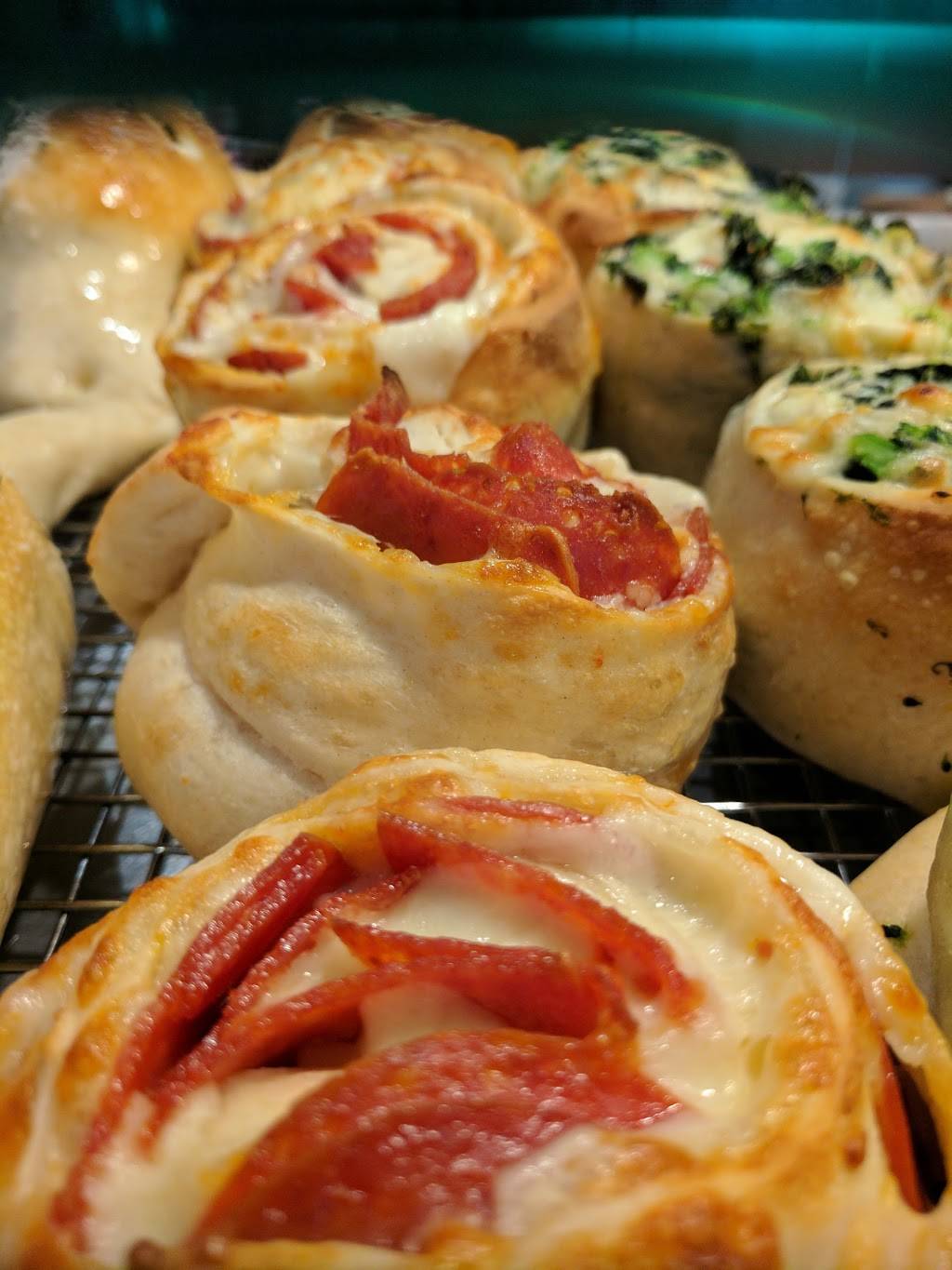 Marios Pizzeria of Melville | restaurant | 1 Schwab Rd, Huntington Station, NY 11746, USA | 6313857000 OR +1 631-385-7000