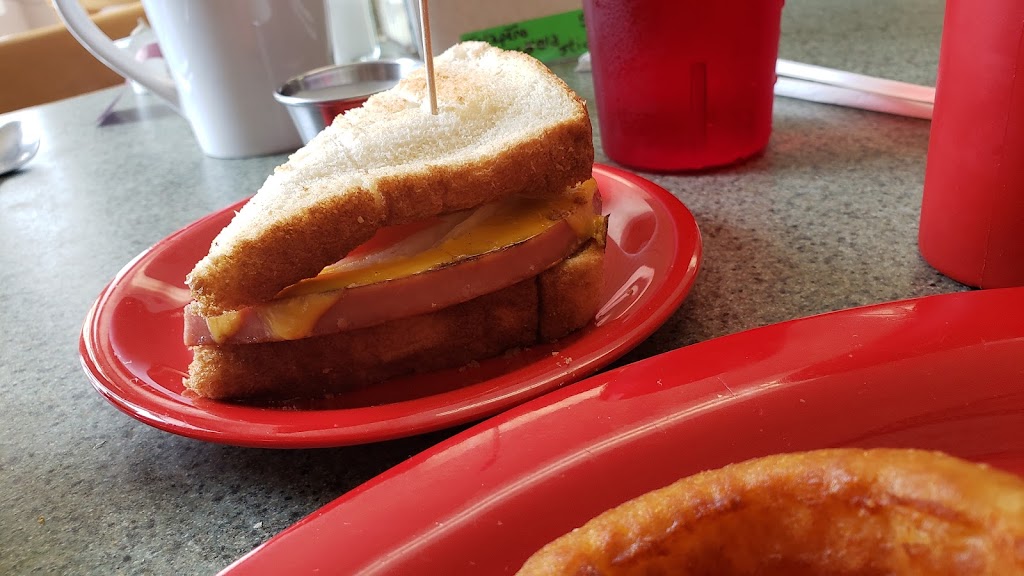 Hulls Hideaway | restaurant | 37 Potomac River Rd, Monterey, VA 24465, USA | 5404683463 OR +1 540-468-3463