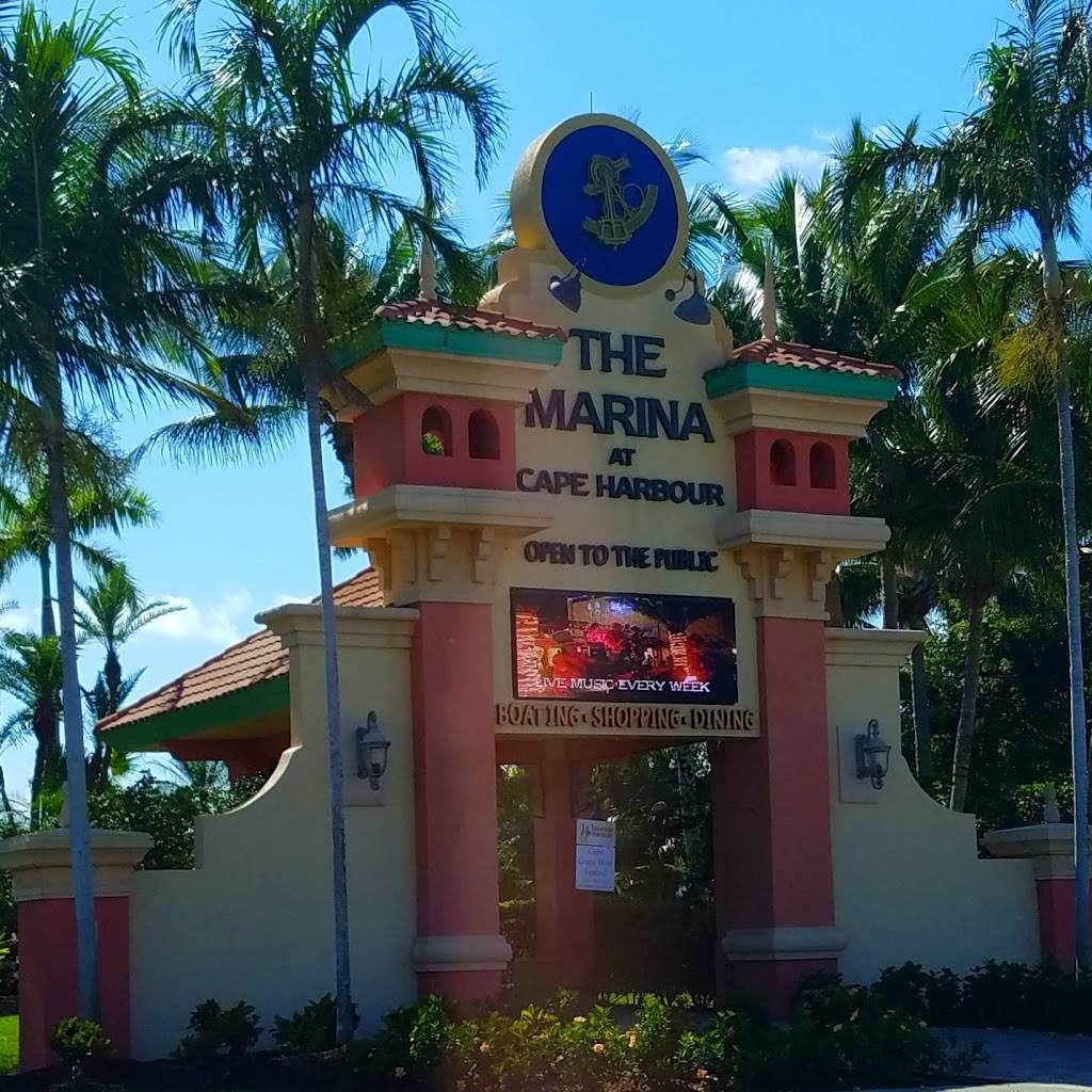 Rumrunners | restaurant | 5848 Cape Harbour Dr, Cape Coral, FL 33914, USA | 2395420200 OR +1 239-542-0200