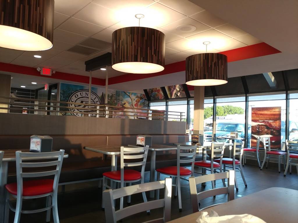 Hardees | restaurant | 3200 S Expressway St, Council Bluffs, IA 51501, USA | 7123669549 OR +1 712-366-9549