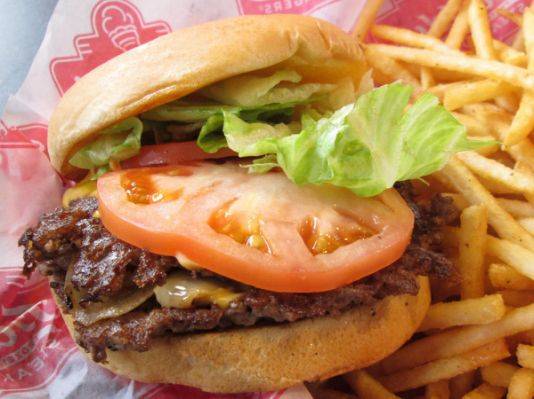 Freddys Frozen Custard & Steakburgers | restaurant | 2046 Sovia Dr, Waterloo, IA 50702, USA | 3192333410 OR +1 319-233-3410