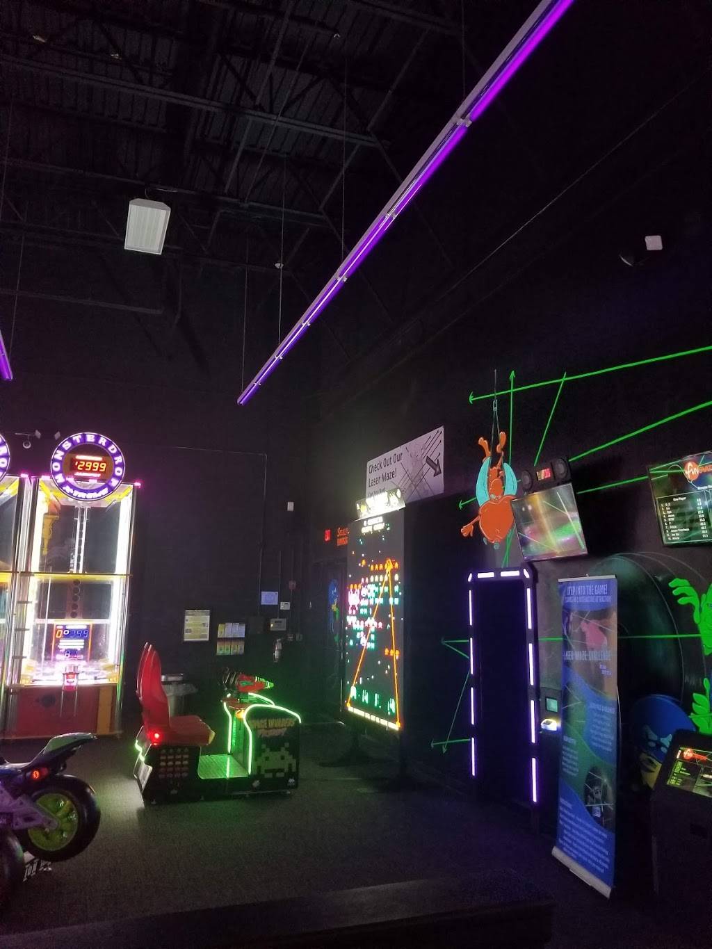 Magnolia Shoppes | shopping mall | 9645 Westview Dr, Coral Springs, FL 33076, USA | 5616302300 OR +1 561-630-2300