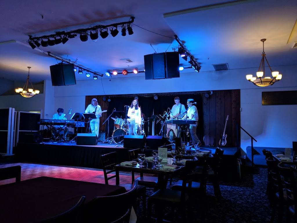 The Heights at Brother Vics | restaurant | 920 Oakridge Dr, South Salem, NY 10590, USA | 9147048427 OR +1 914-704-8427