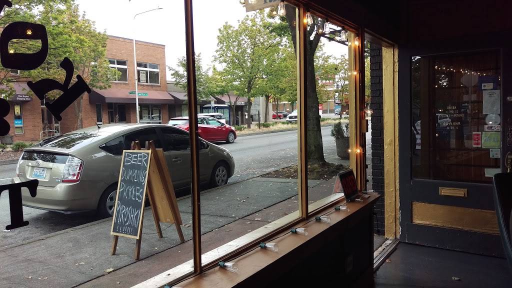 Korochka Tavern | restaurant | 12348 Lake City Way NE, Seattle, WA 98125, USA | 2064203142 OR +1 206-420-3142