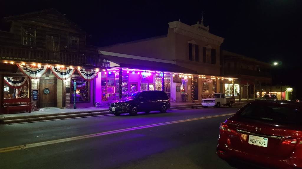 Savourys | restaurant | 5034 CA-140, Mariposa, CA 95338, USA | 2099667677 OR +1 209-966-7677