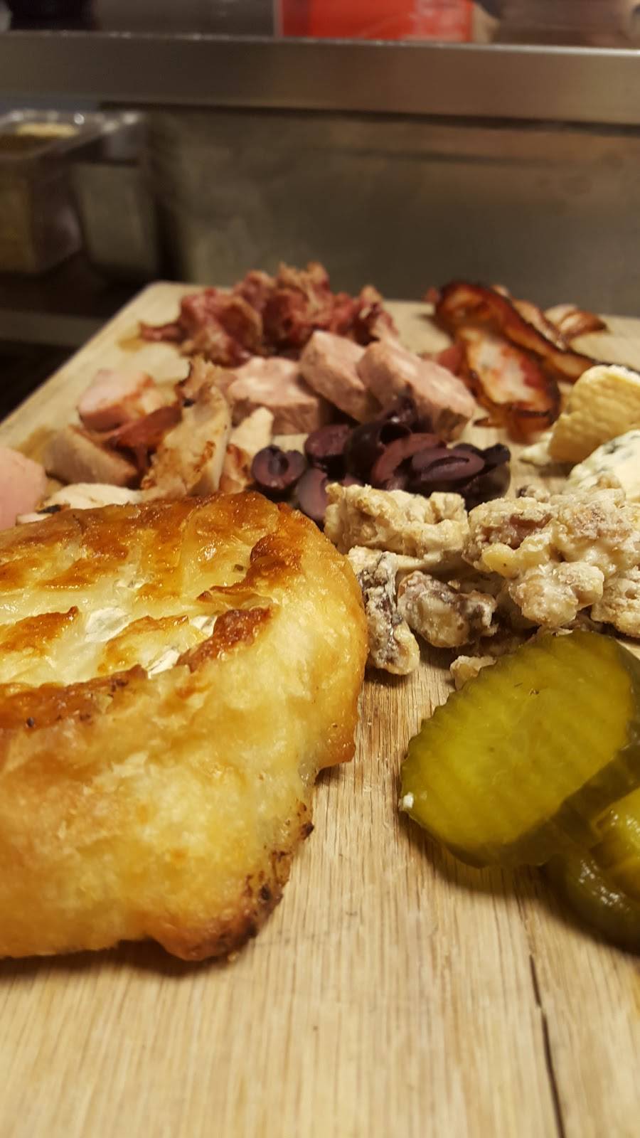 Westies Gastropub | restaurant | 940 S Front St, Columbus, OH 43206, USA | 6146746143 OR +1 614-674-6143