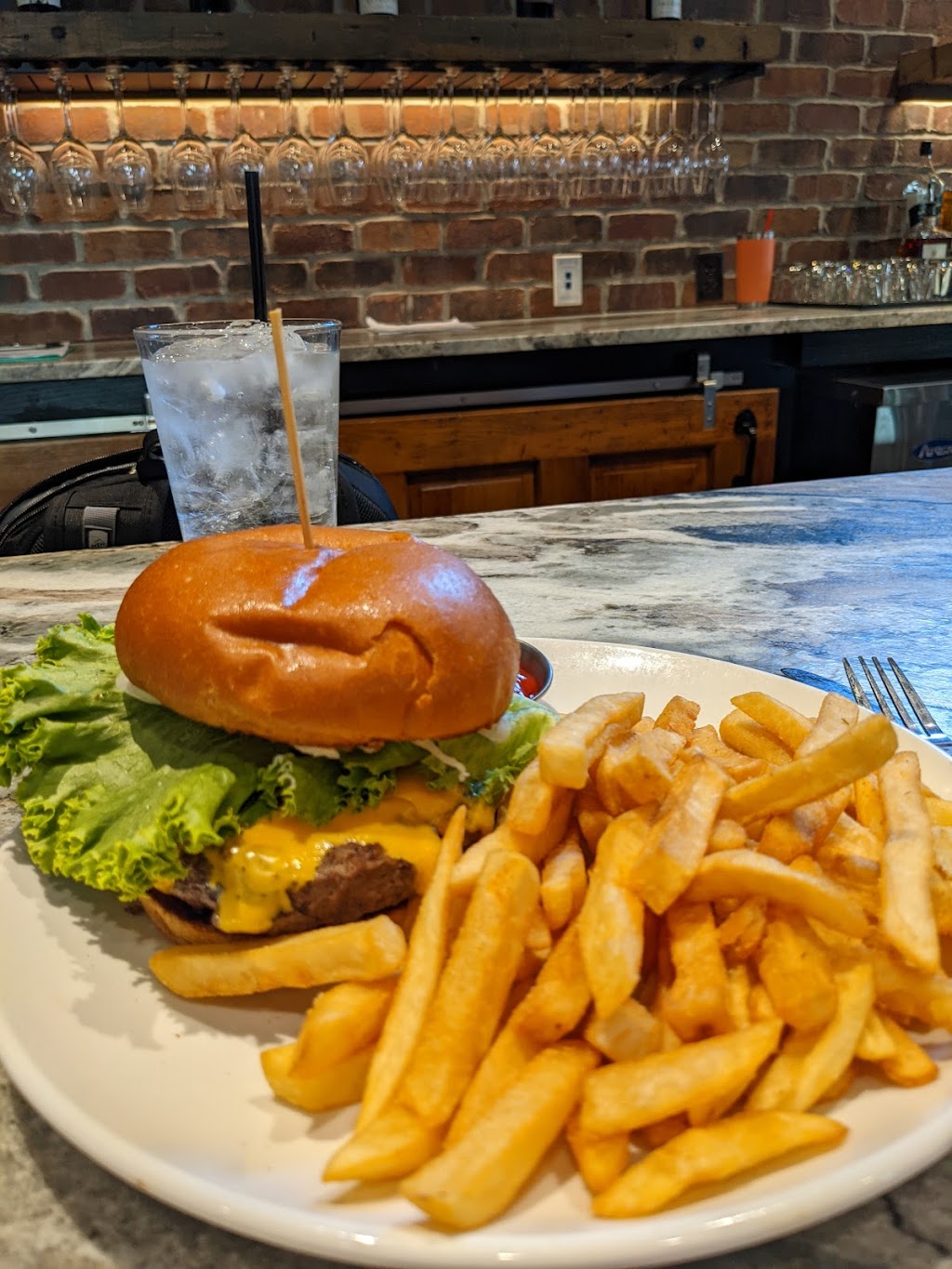 SwingLine Madeira | restaurant | 7710 Railroad Ave, Cincinnati, OH 45243, USA | 5134077444 OR +1 513-407-7444