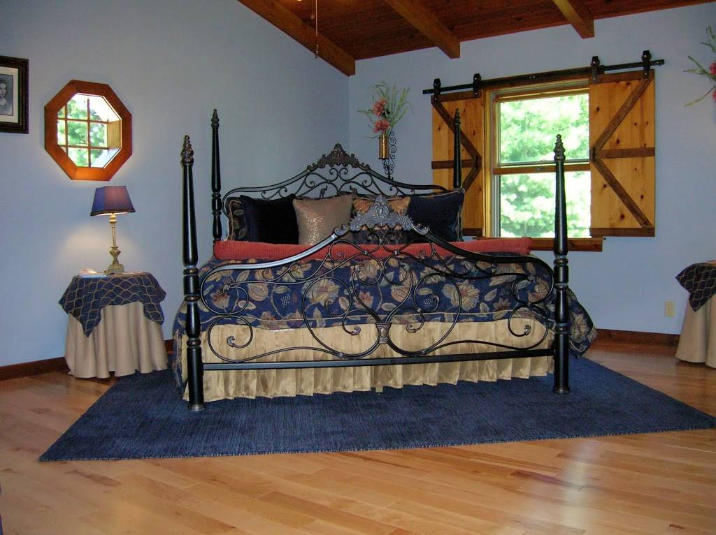 Mary Helens Bed, Breakfast & Fine Dining | restaurant | 13296 N Coonhunters Rd, Batesville, IN 47006, USA | 8129343468 OR +1 812-934-3468