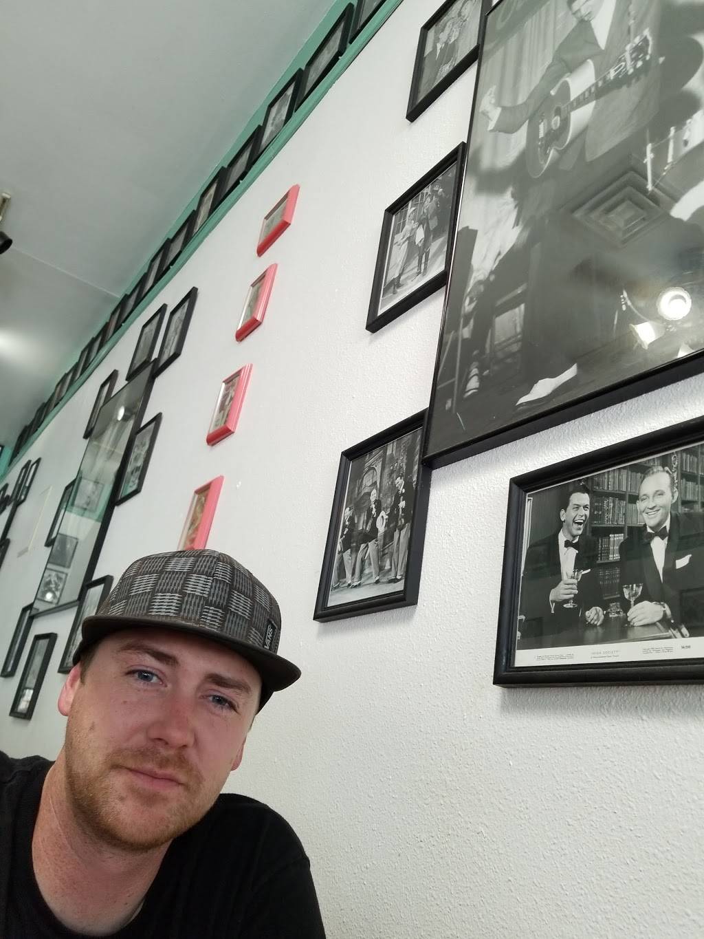 Izzys Burger Spa | restaurant | 460 Pearson Rd, Paradise, CA 95969, USA | 5308721266 OR +1 530-872-1266