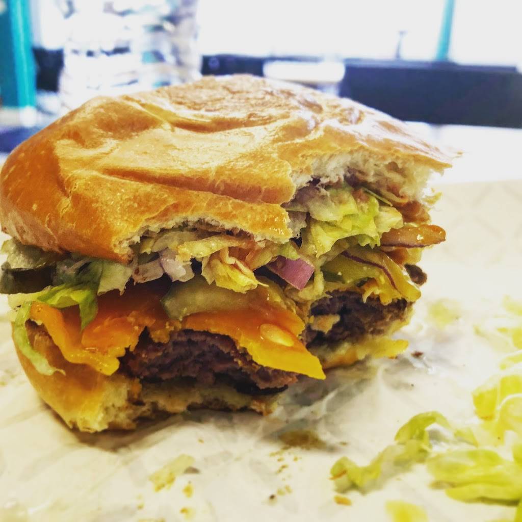 Snuffys Grill | restaurant | 3555 Thickson Road North, Whitby, ON L1R 2H1, Canada | 9052406990 OR +1 905-240-6990