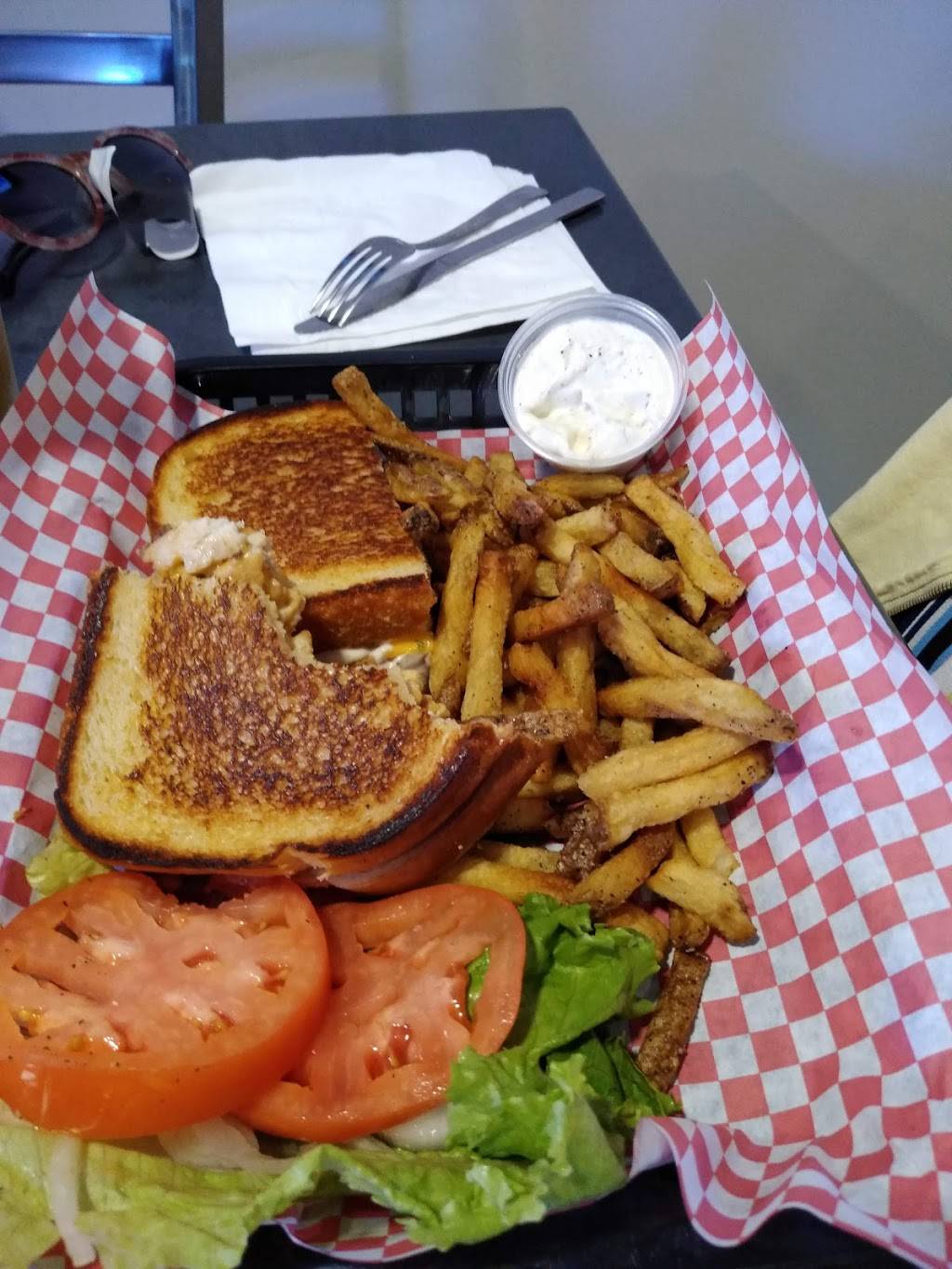 Station 26 Restaurant and Pub | restaurant | 26 N Dansville St, Cohocton, NY 14826, USA | 5853849631 OR +1 585-384-9631