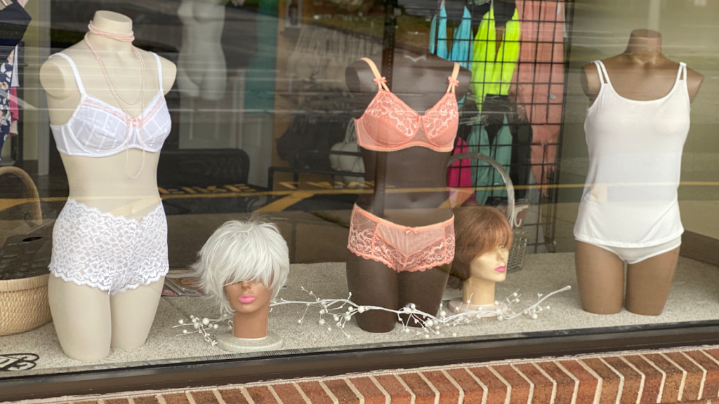 Saxon-Kent Boutique | restaurant | 185 Boston Post Rd, Orange, CT 06477, USA | 2037953682 OR +1 203-795-3682