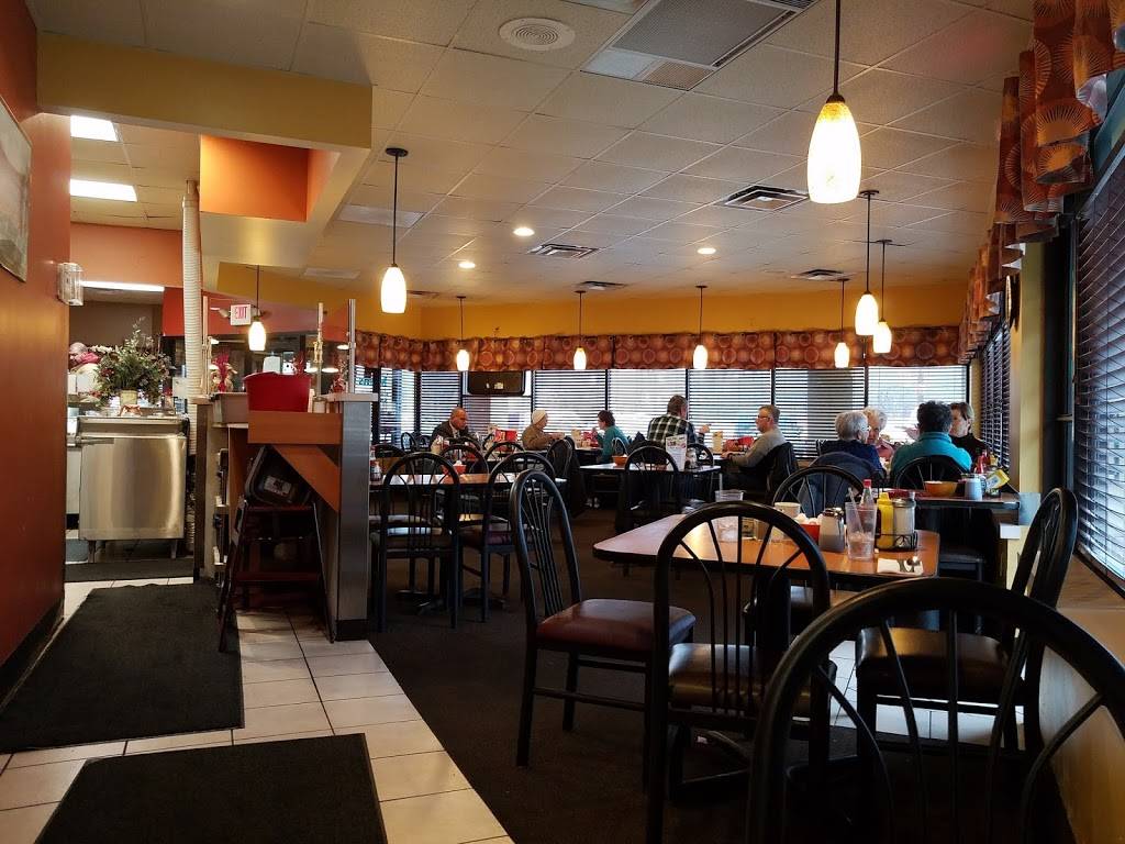 Moms Deli & Grill | restaurant | 13900 York Rd, North Royalton, OH 44133, USA | 4405827100 OR +1 440-582-7100