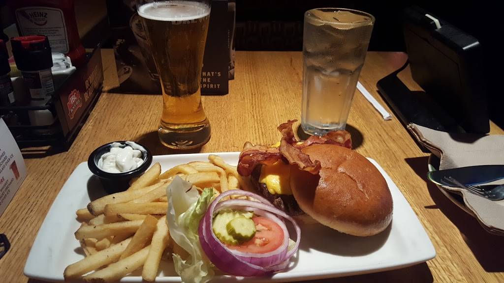 Applebees Grill + Bar | restaurant | 12970 Fair Lakes Shopping Center, Fairfax, VA 22033, USA | 7038029855 OR +1 703-802-9855