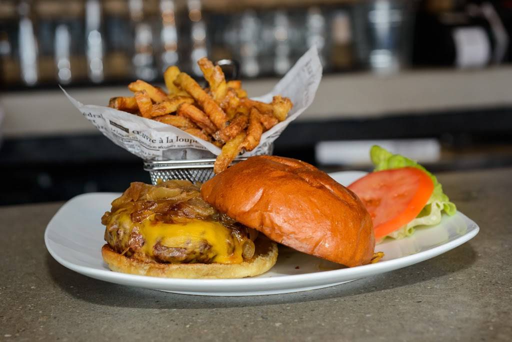 Sterling Pig Brewery | restaurant | 609 W State St, Media, PA 19063, USA | 4844442526 OR +1 484-444-2526