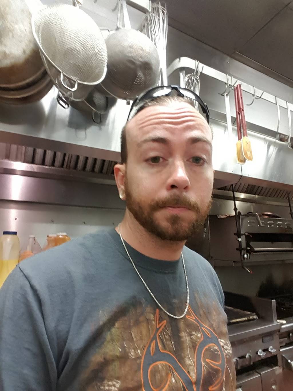 Dawgleg At Idle Creek | restaurant | 5353 Ryanne Marie Ln, Terre Haute, IN 47802, USA | 8122995353 OR +1 812-299-5353