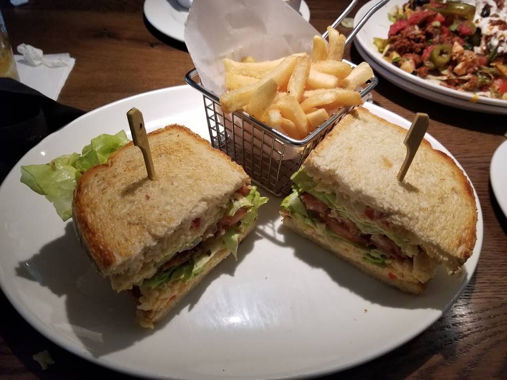 Village Tavern | restaurant | 1903 Westridge Rd, Greensboro, NC 27410, USA | 3362823063 OR +1 336-282-3063