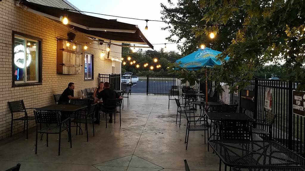 The Horseshoe Grill | restaurant | 28682 W Northwest Hwy, Lake Barrington, IL 60010, USA | 8473815530 OR +1 847-381-5530