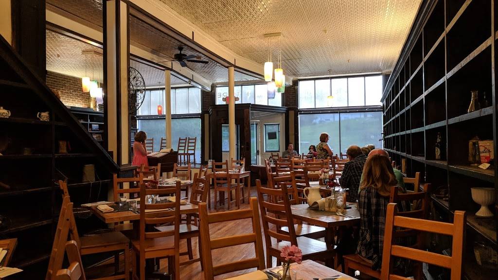 The Palisades Restaurant | restaurant | 168 Village St, Eggleston, VA 24086, USA | 5406262828 OR +1 540-626-2828