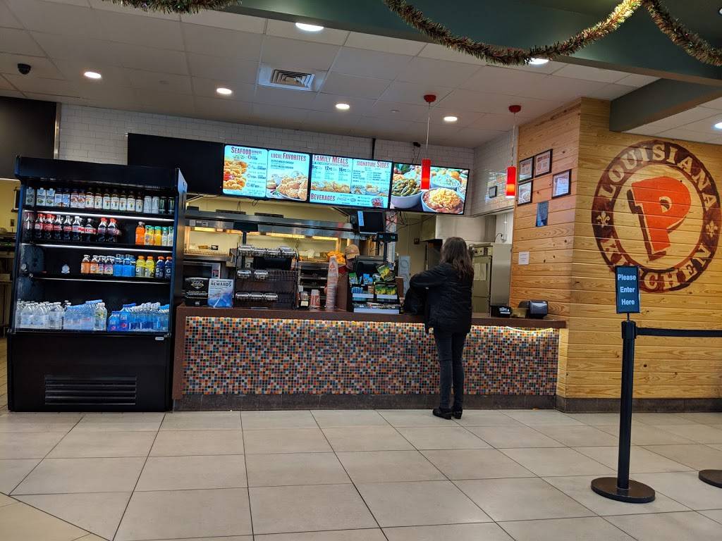 Popeyes Louisiana Kitchen | restaurant | Travel Plaza, 288 Lewiston Rd, West Gardiner, ME 04345, USA | 2078354040 OR +1 207-835-4040