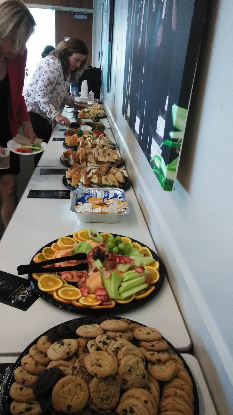 Giannis Pizza, Pasta, & More | restaurant | 15941 Edwards St, Huntington Beach, CA 92647, USA | 7148910473 OR +1 714-891-0473