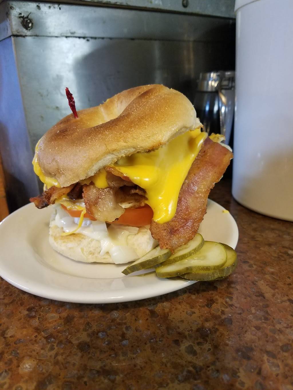 Kountry Kitchen | restaurant | 1920 N Mitchell St, Cadillac, MI 49601, USA | 2317754610 OR +1 231-775-4610