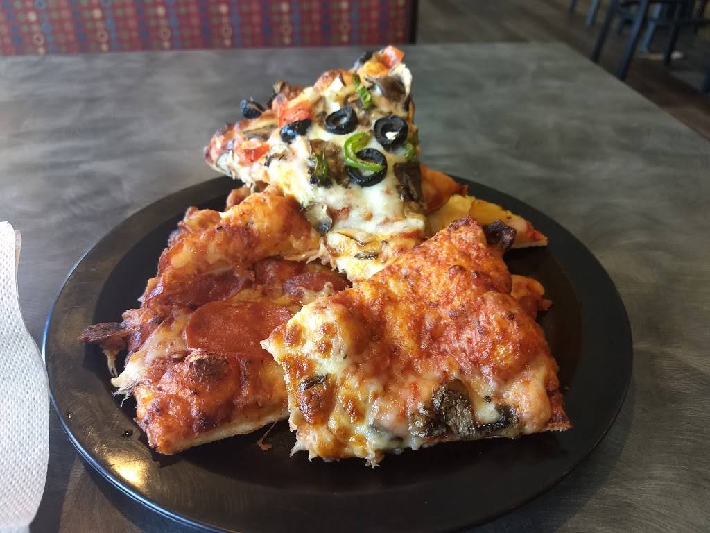 Round Table Pizza | meal delivery | 5702 N First St, Fresno, CA 93710, USA | 5594360100 OR +1 559-436-0100