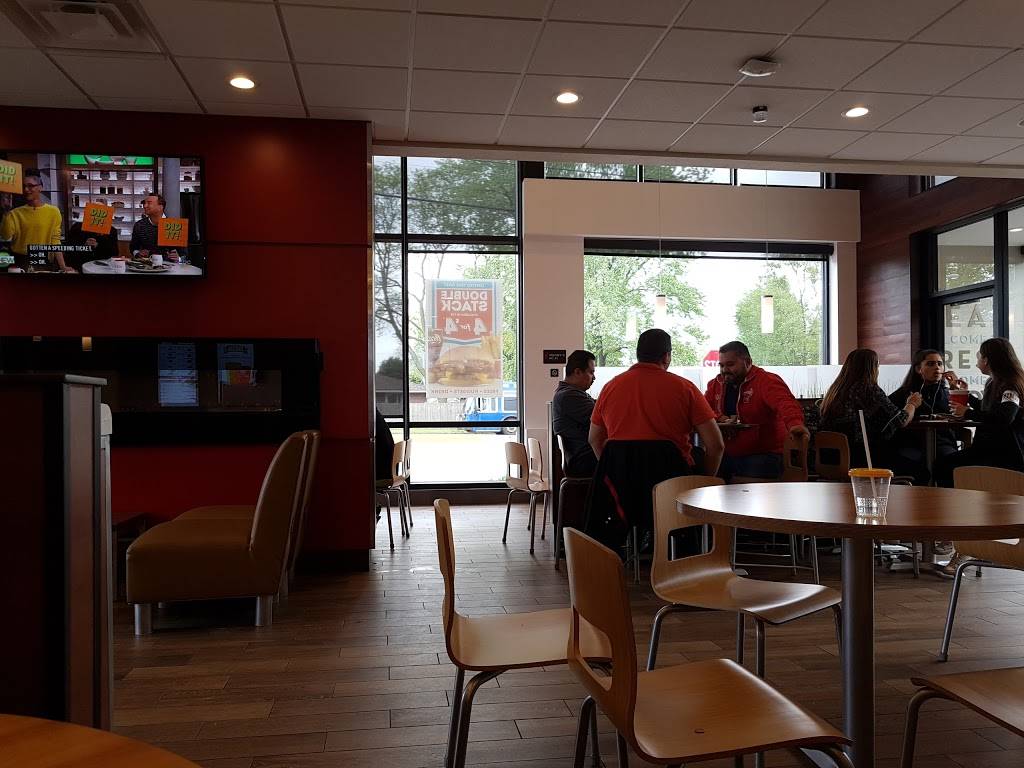 Wendys | restaurant | 2570 Dempster Street, Des Plaines, IL 60016, USA | 8478272849 OR +1 847-827-2849