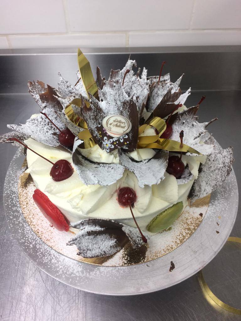 Patisserie Délices dAuteuill | restaurant | 4761 Boulevard des Laurentides, Laval, QC H7K 2Z6, Canada | 4506226000 OR +1 450-622-6000