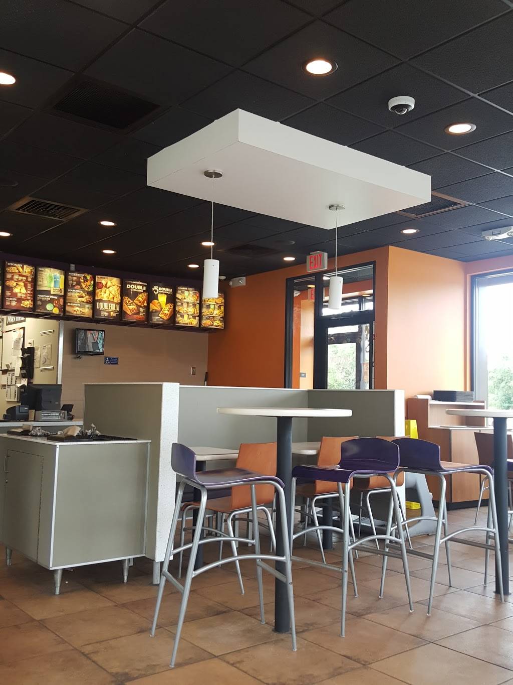 Taco Bell | meal takeaway | 698 S Whitney Way, Madison, WI 53719, USA | 6082772411 OR +1 608-277-2411