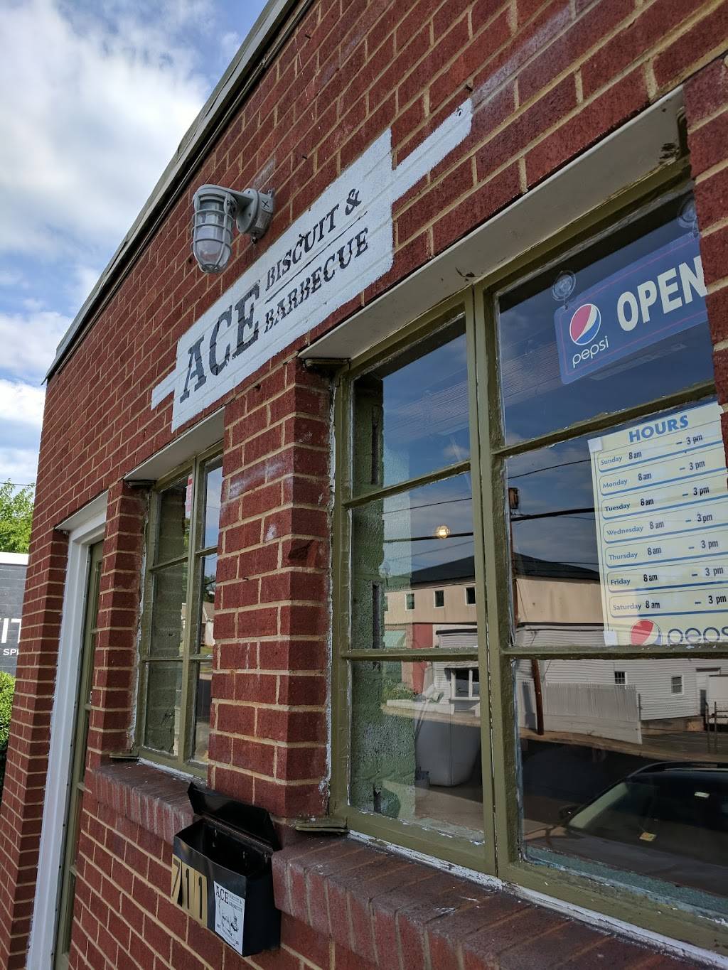 Ace Biscuit & Barbecue | restaurant | 711 Henry Ave, Charlottesville, VA 22903, USA | 4342021403 OR +1 434-202-1403