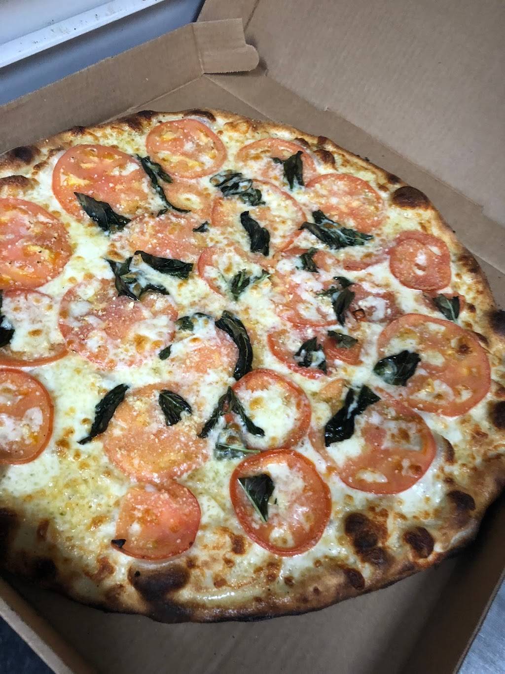 Amato’s Pizza & Pasta | meal takeaway | 391 Durham Rd, Madison, CT 06443, USA | 2034216331 OR +1 203-421-6331