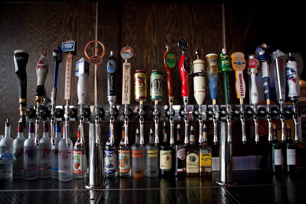 Renshaw Lounge | restaurant | 210 E 14 Mile Rd, Clawson, MI 48017, USA | 2486163016 OR +1 248-616-3016