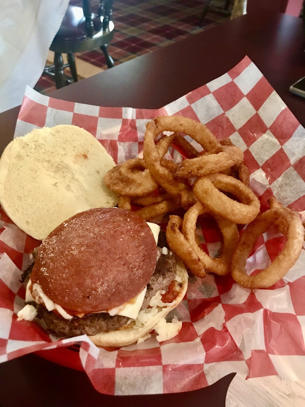 Smoke N Holes | restaurant | 34 Brayman Hollow Rd, Pomfret Center, CT 06259, USA | 9594443444 OR +1 959-444-3444