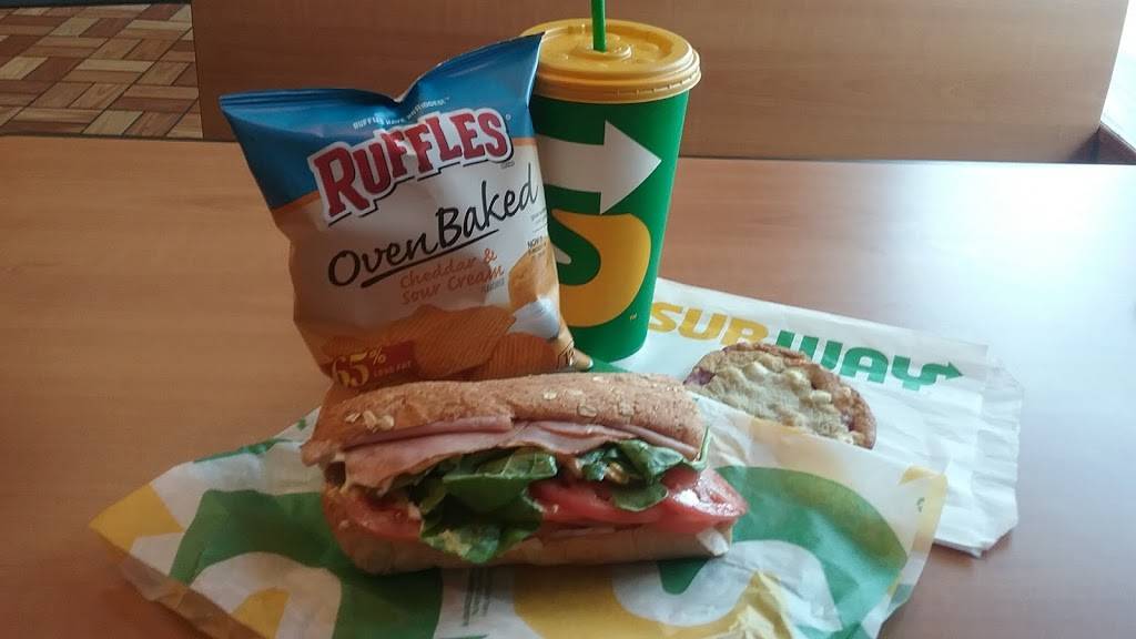 Subway | meal takeaway | 555 US-287 Unit D, Broomfield, CO 80020, USA | 3034655969 OR +1 303-465-5969