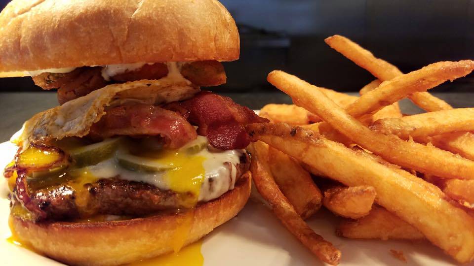 Moo Moo’s Burger Barn | restaurant | 222 N El Dorado Street H, Stockton, CA 95202, USA | 2094699450 OR +1 209-469-9450