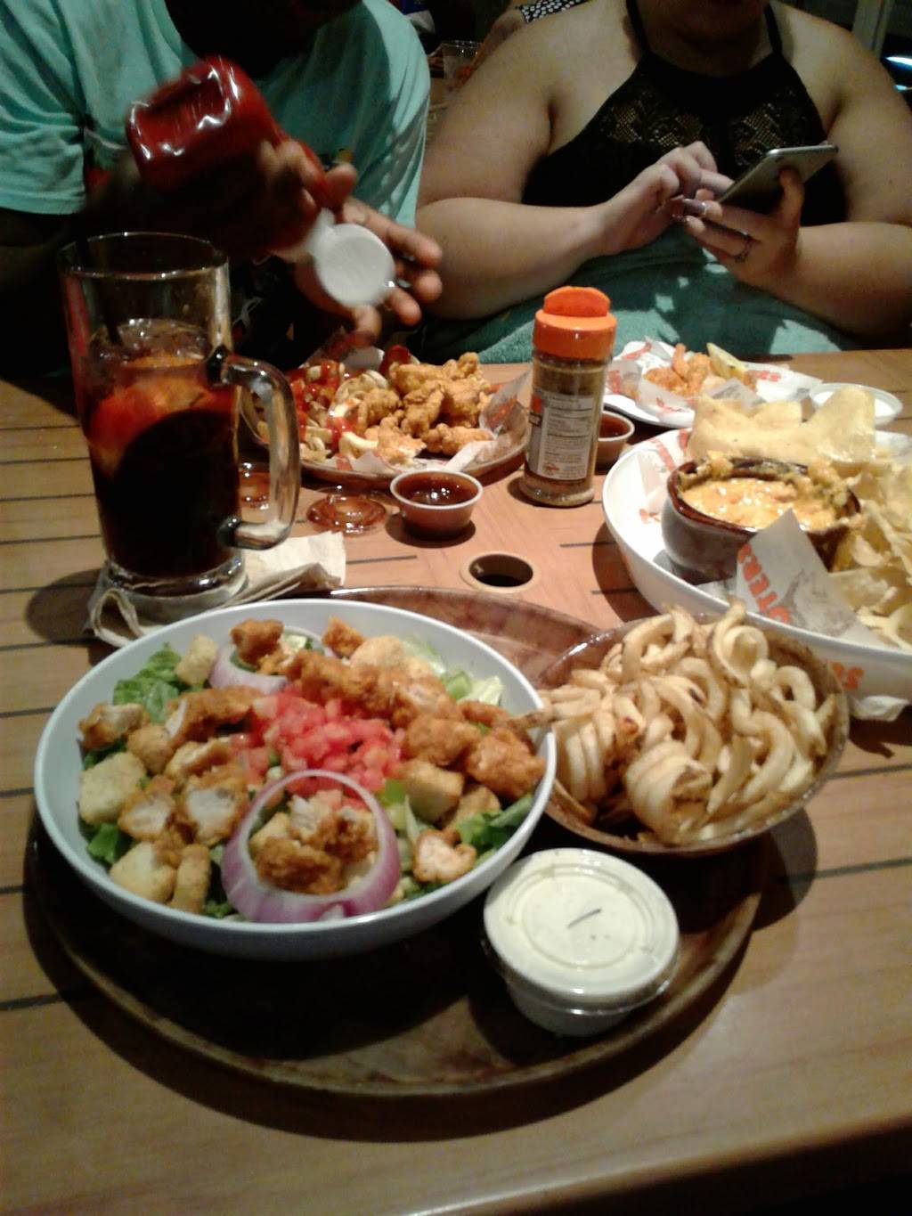 Hooters | meal takeaway | 381 Mandalay Ave, Clearwater, FL 33767, USA | 7274437263 OR +1 727-443-7263