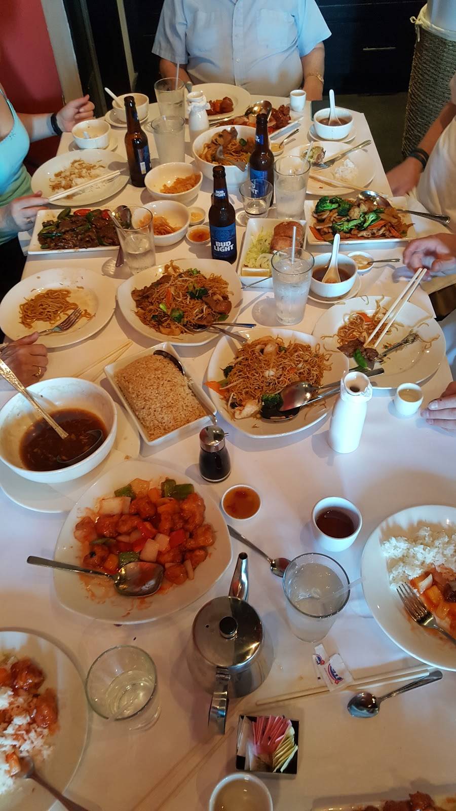 New Moon Restaurant | restaurant | 28281 Newhall Ranch Rd, Valencia, CA 91355, USA | 6612574321 OR +1 661-257-4321