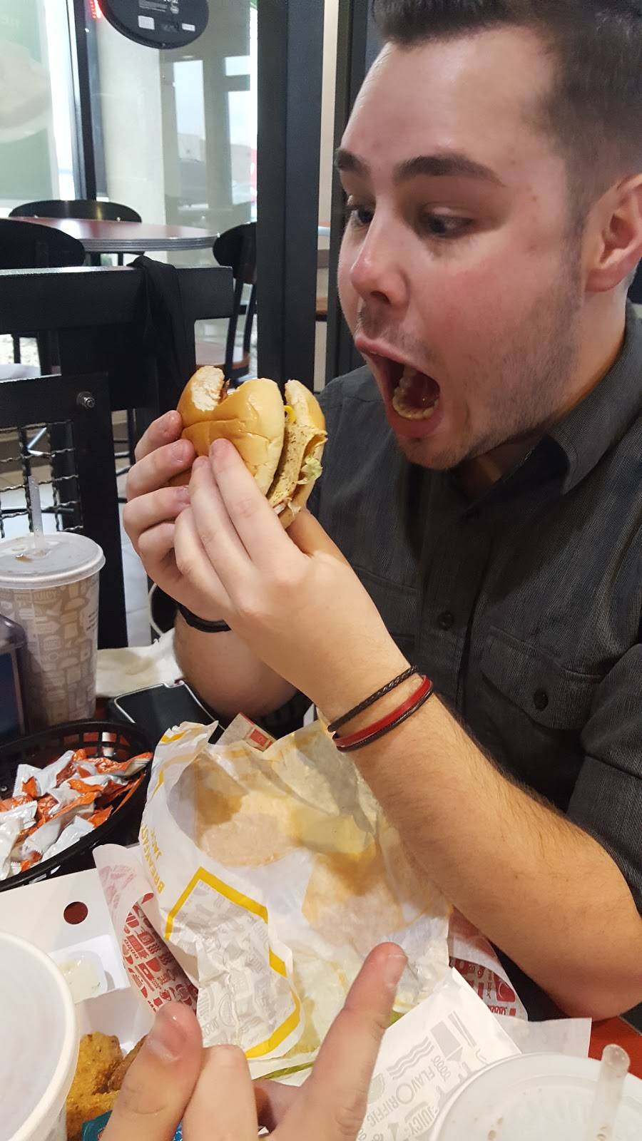 Jack in the Box | restaurant | 12440 Amargosa Rd, Victorville, CA 92392, USA | 7602410740 OR +1 760-241-0740