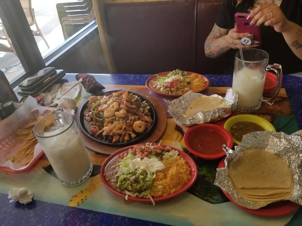 Sergio Mexican Bar & Grill | restaurant | 1330 W McCord St, Centralia, IL 62801, USA | 6185335801 OR +1 618-533-5801