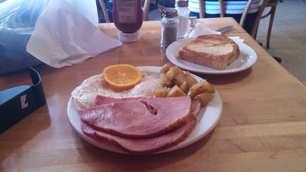 The Dutch Oven | restaurant | 7 King St W, Cobourg, ON K9A 2L8, Canada | 9053722263 OR +1 905-372-2263